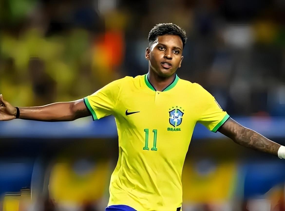 喜讯!申花冬训或许会迎来久违后腰强援爆发,曾是国足获胜功臣